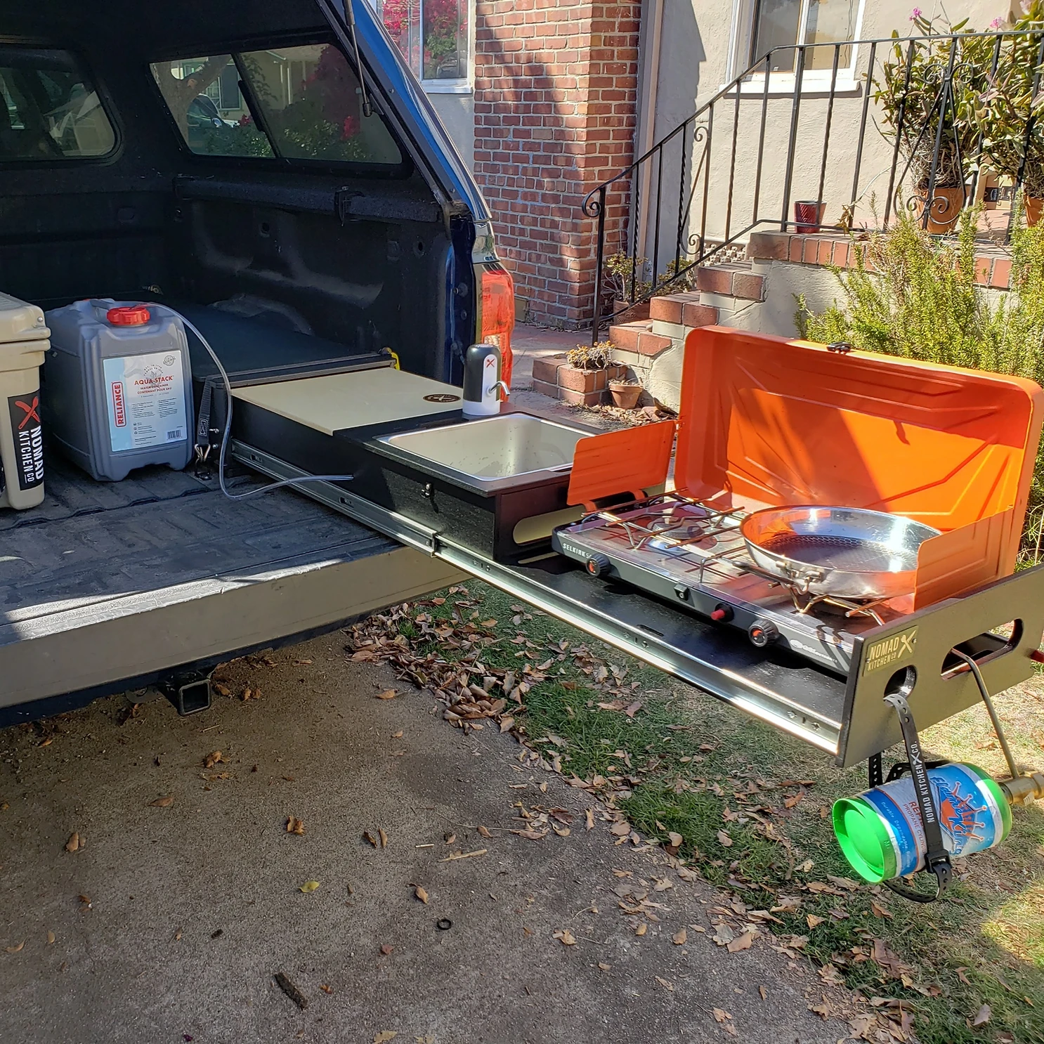 Slide out camp kitchen for Pickups and SUVs